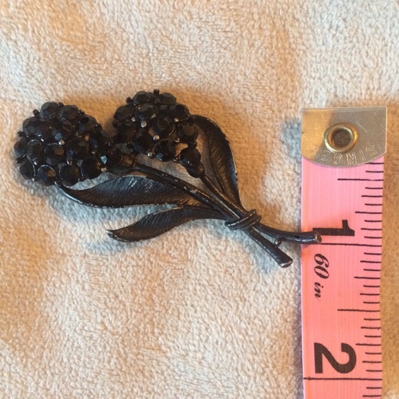 Vintage Black Rhinestone Brooch🖤 - Picture 3 of 4